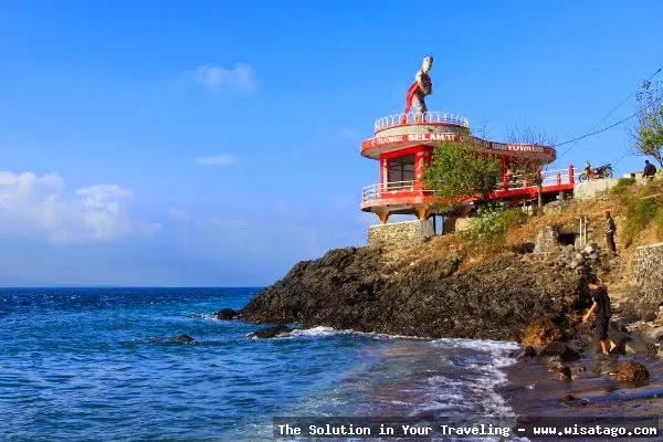 Wisata Pantai Watu Dodol yang indah