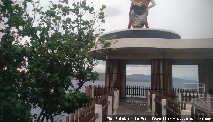 Wisata Pantai Watu Dodol yang indah