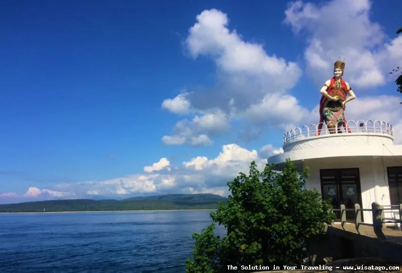 wisata Pantai Watu Dodol nan indah
