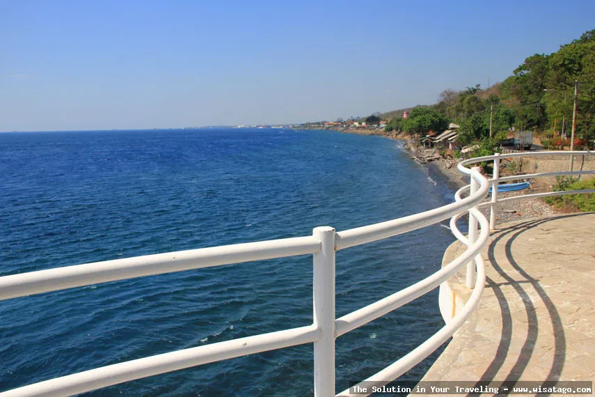 Wisata Pantai Watu Dodol yang indah