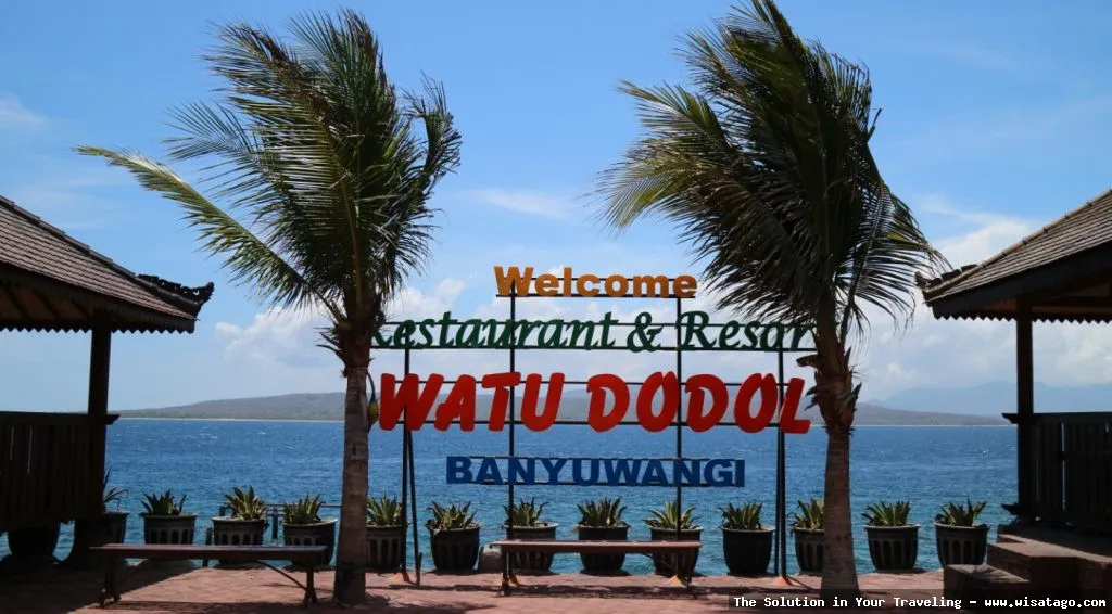 wisata Pantai Watu Dodol yang indah