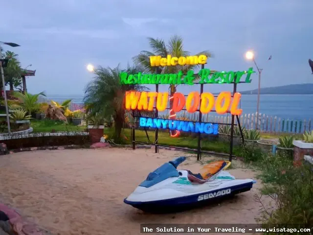 Wisata Pantai Watu Dodol yang mempesona