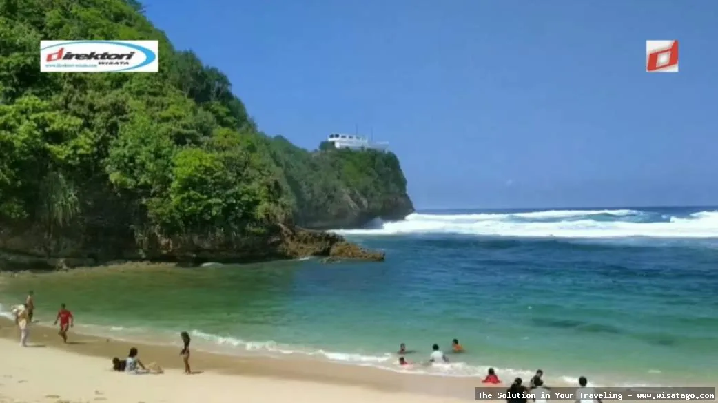 wisata Pantai Watu Leter nan indah