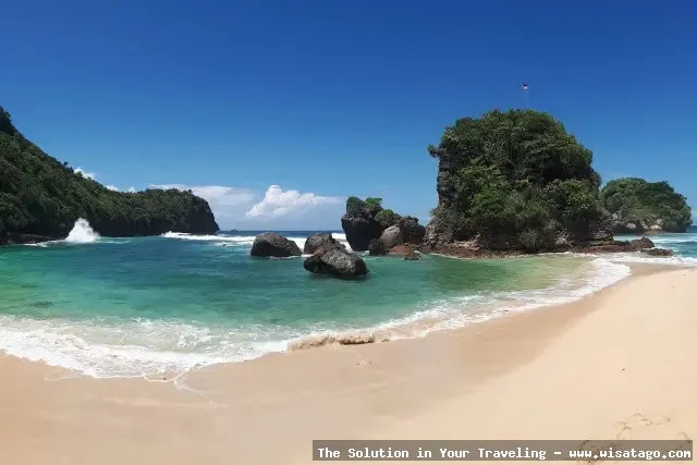wisata Pantai Watu Leter nan indah