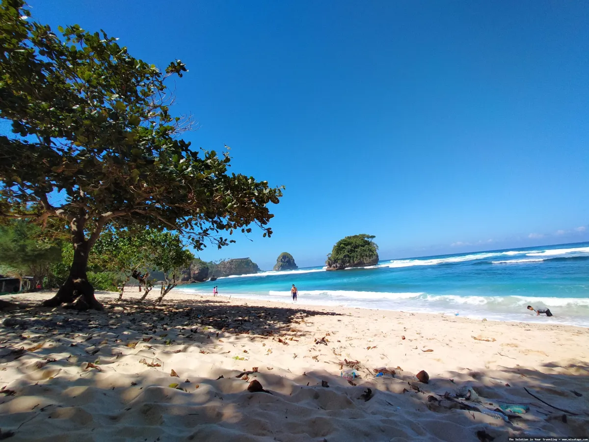 wisata Pantai Watu Leter nan indah