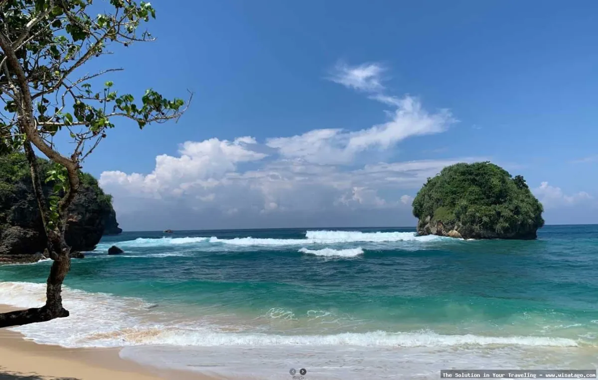 wisata Pantai Watu Leter nan indah