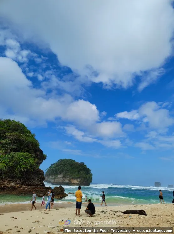 wisata Pantai Watu Leter nan eksotis