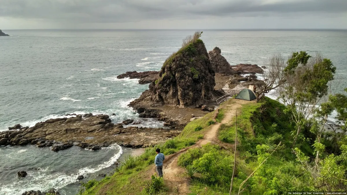 wisata Pantai Watu Lumbung yang indah