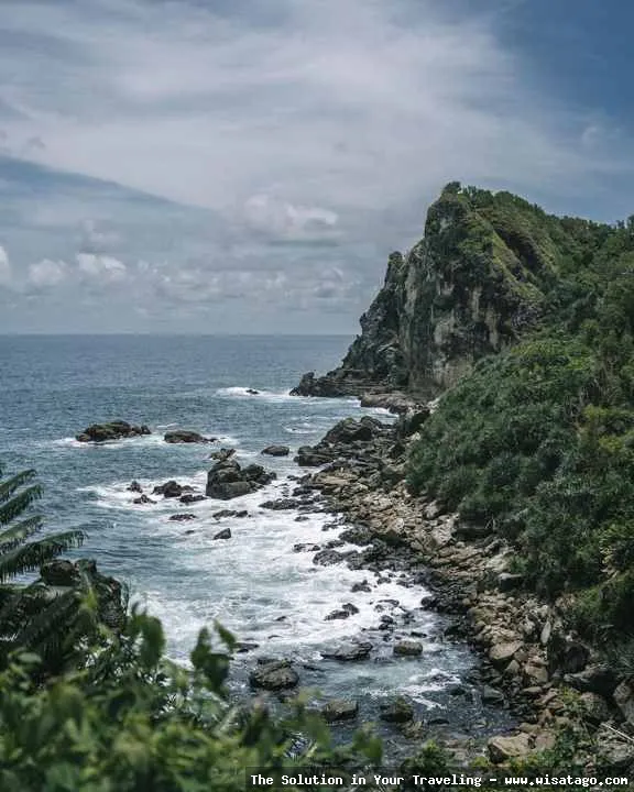 wisata Pantai Watu Lumbung yang indah