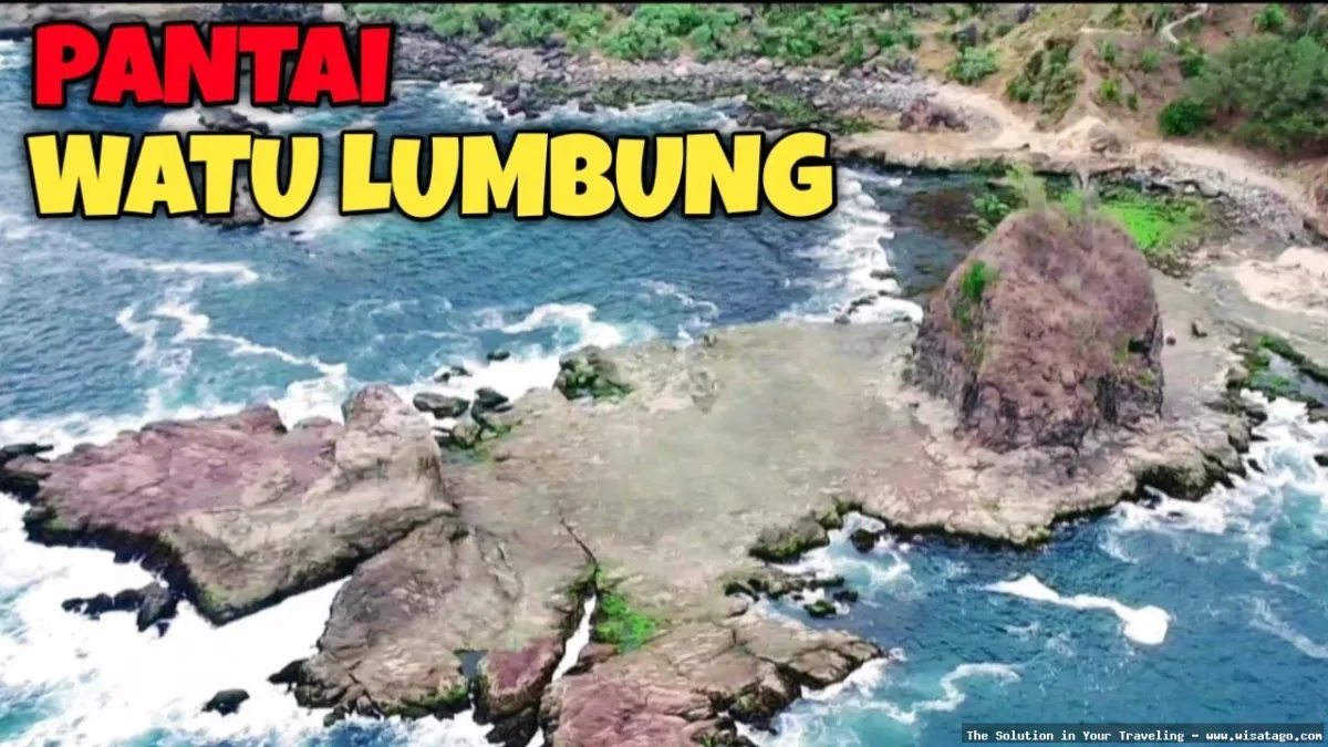 wisata Pantai Watu Lumbung nan eksotis