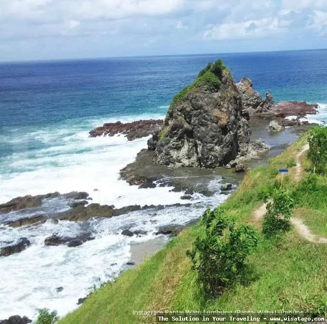 wisata Pantai Watu Lumbung indah memukau