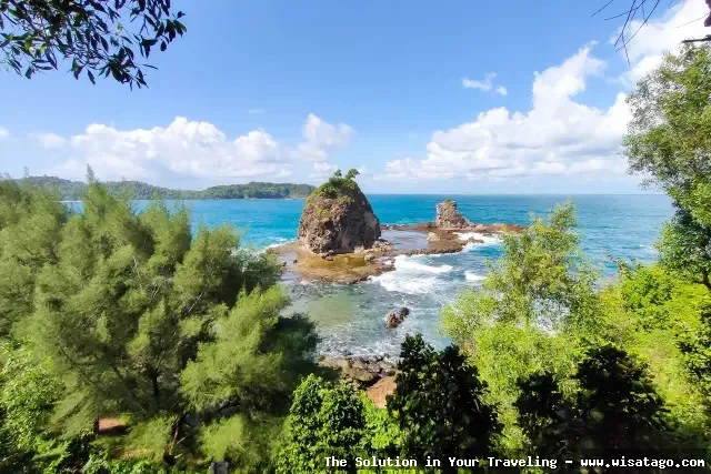 wisata Pantai Watu Lumbung nan eksotis