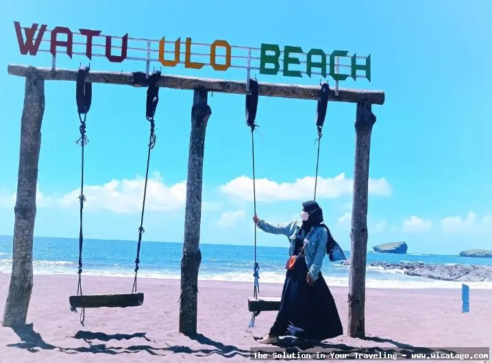 Wisata Pantai Watu Ulo Jember indah.