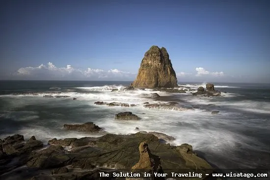 Wisata Pantai Watu Ulo Jember indah