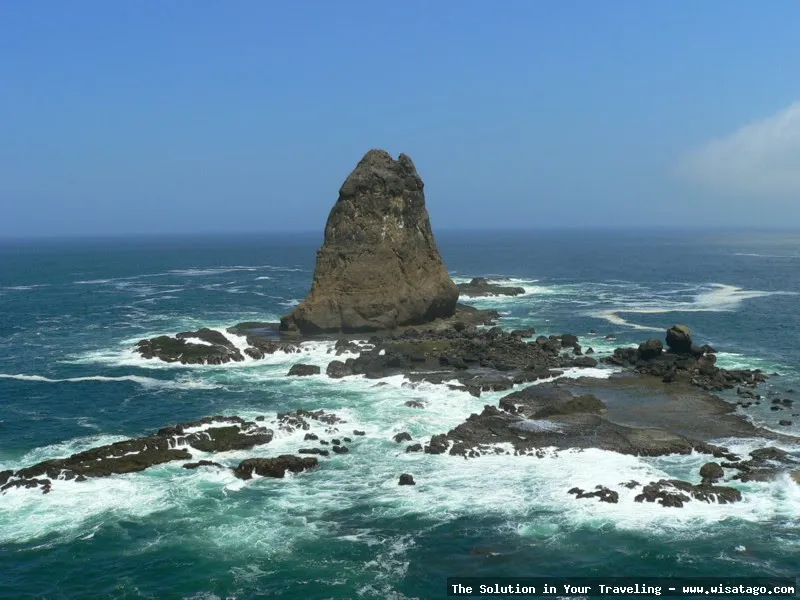 wisata Pantai Watu Ulo Jember indah
