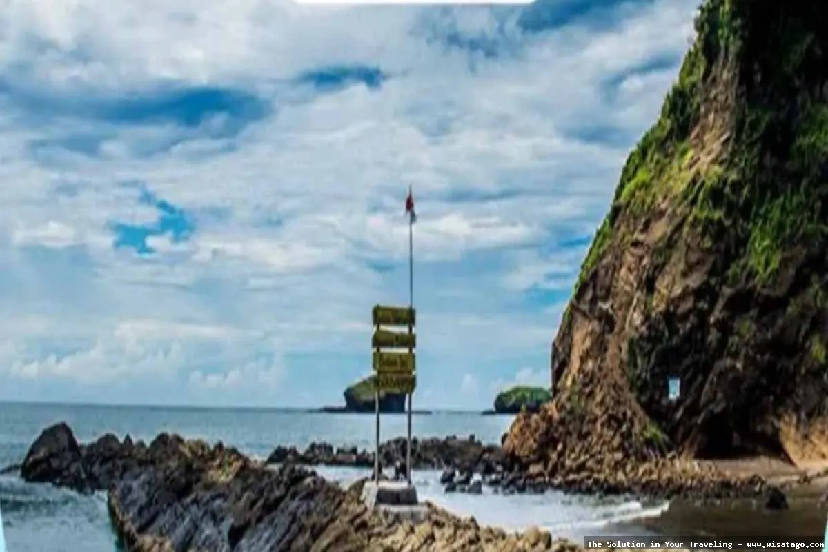 Wisata Pantai Watu Ulo Jember indah