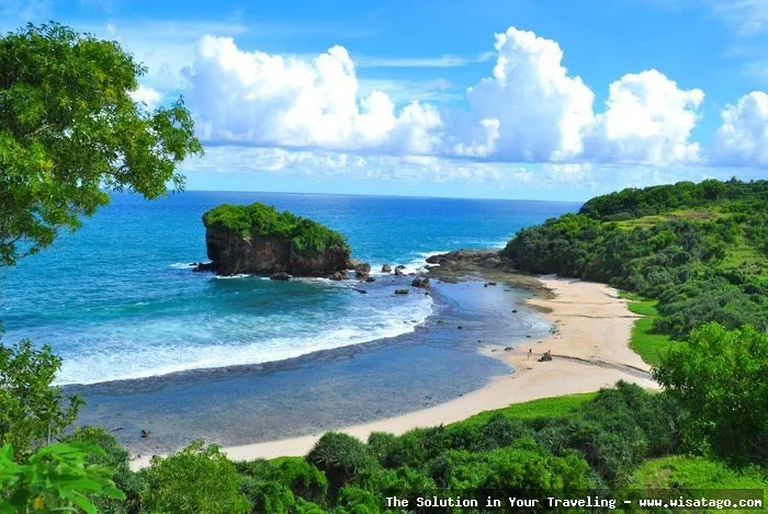 wisata Pantai Wediombo Gunungkidul yang mempesona