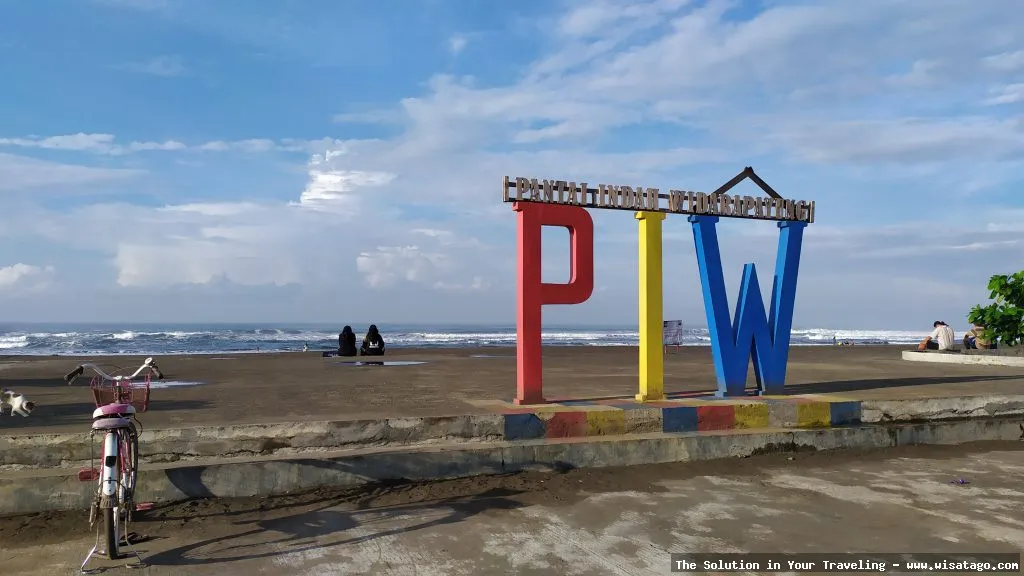 Wisata Pantai Widarapayung yang mempesona.