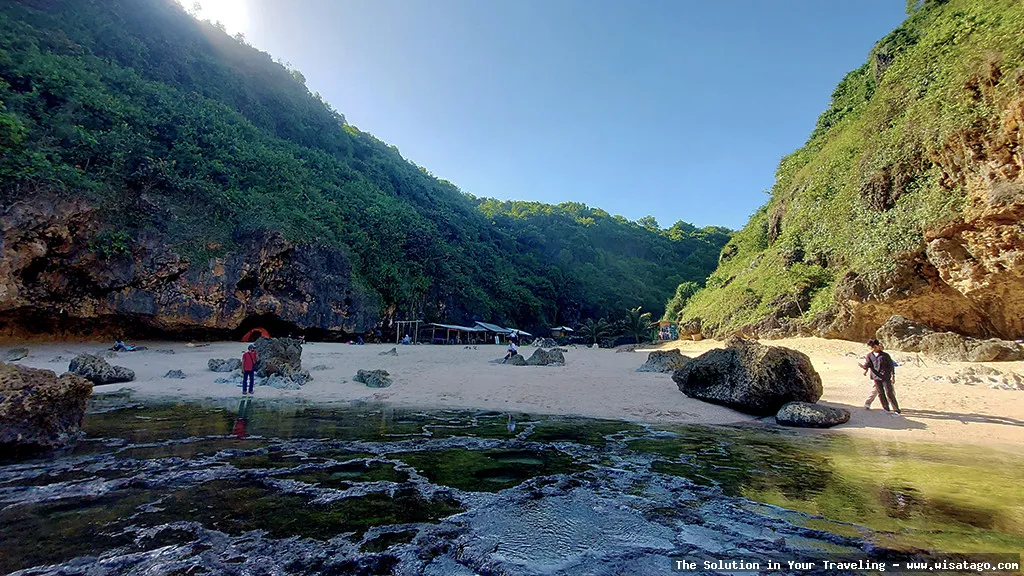 wisata Pantai Wohkudu yang menawan