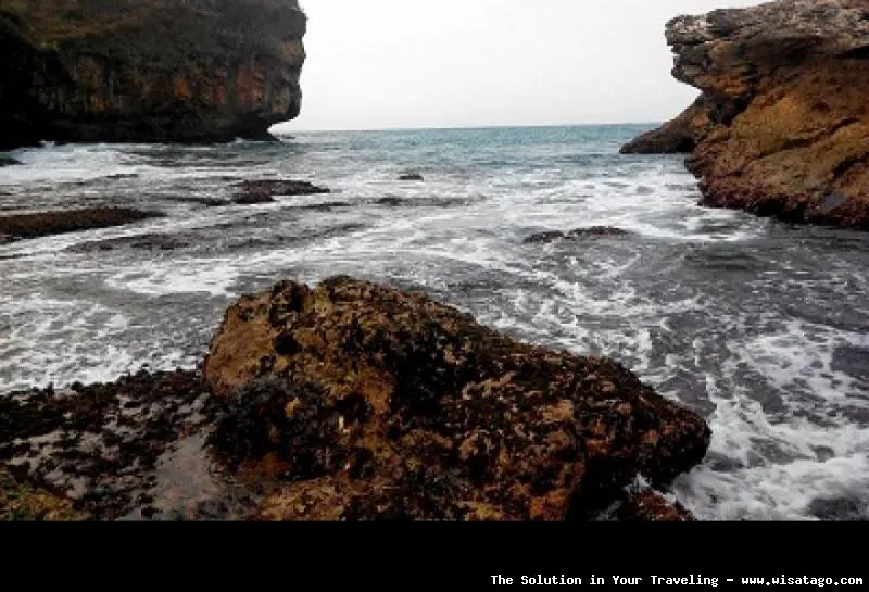 wisata Pantai Wohkudu yang mempesona