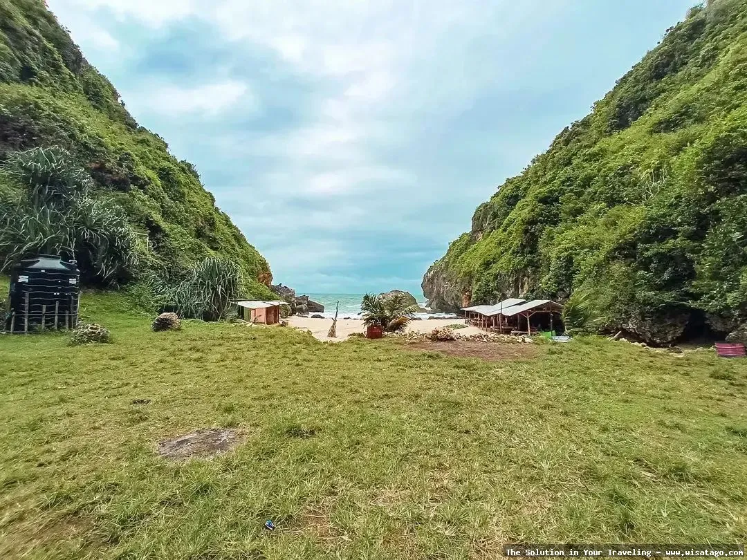 wisata Pantai Wohkudu yang menawan