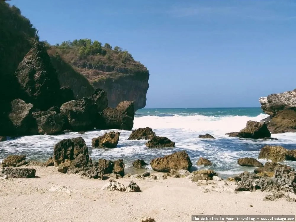 wisata Pantai Wohkudu yang menawan