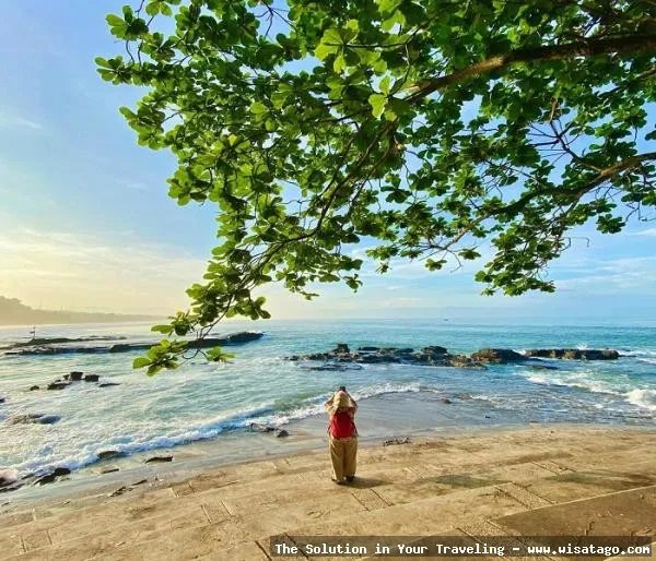 Wisata Pantai Zora yang menawan.