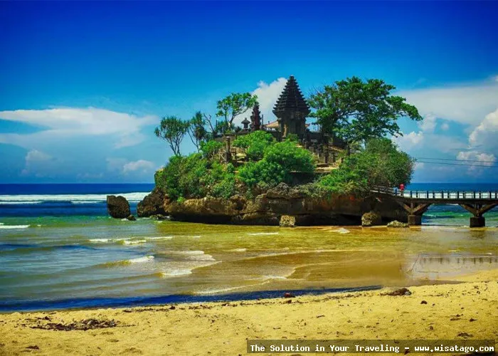 Wisata Pantai Zora yang menawan