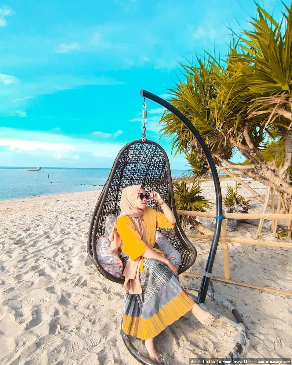 Wisata Pantai Zora yang memukau.