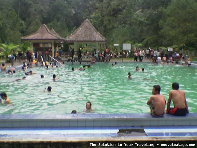 wisata Pemandian Air Panas Cangar alami