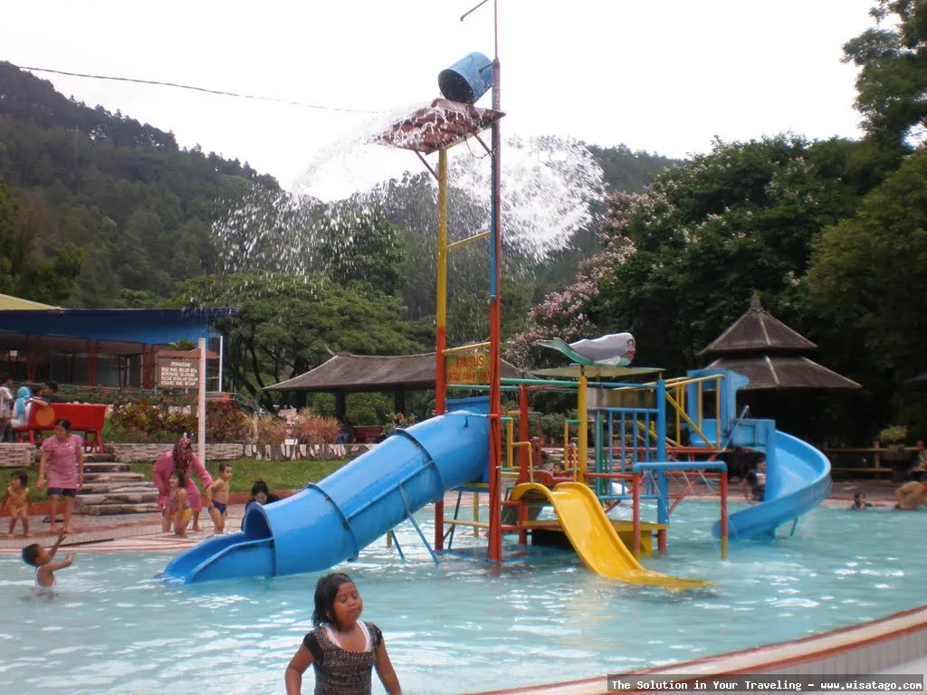 Wisata Pemandian Air Panas Songgoriti alami