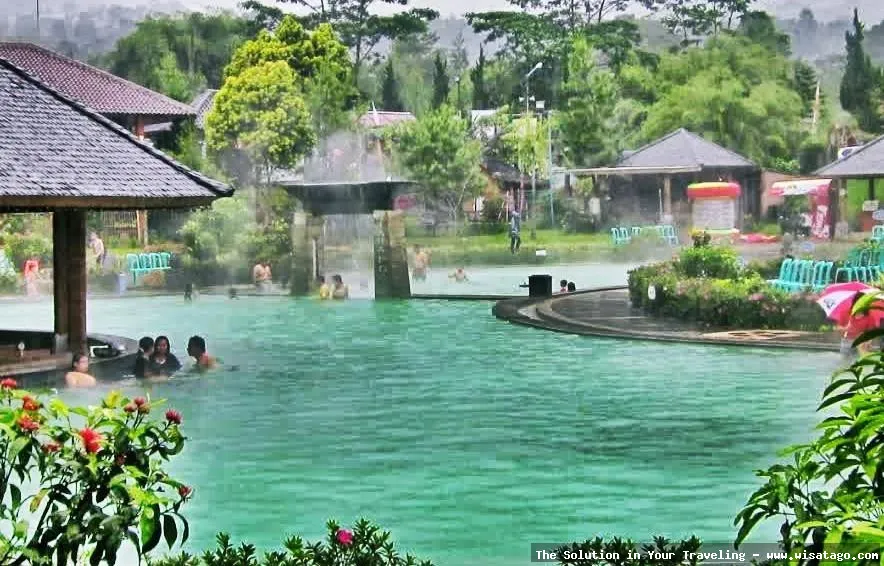 Wisata Pemandian Air Panas Songgoriti alami