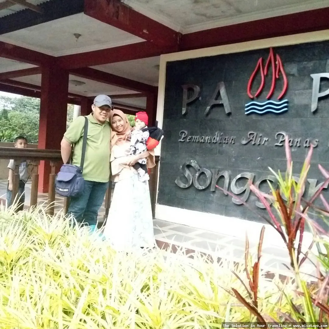 wisata Pemandian Air Panas Songgoriti alami