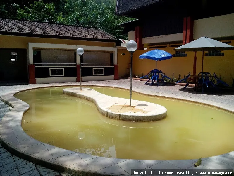 wisata Pemandian Air Panas Songgoriti menyegarkan