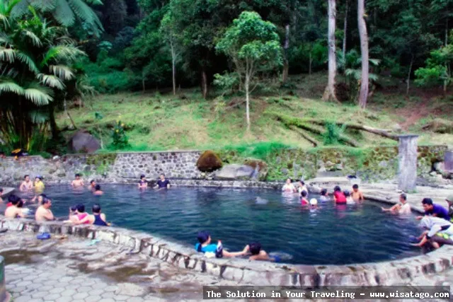 Wisata Pemandian Air Panas Songgoriti alami