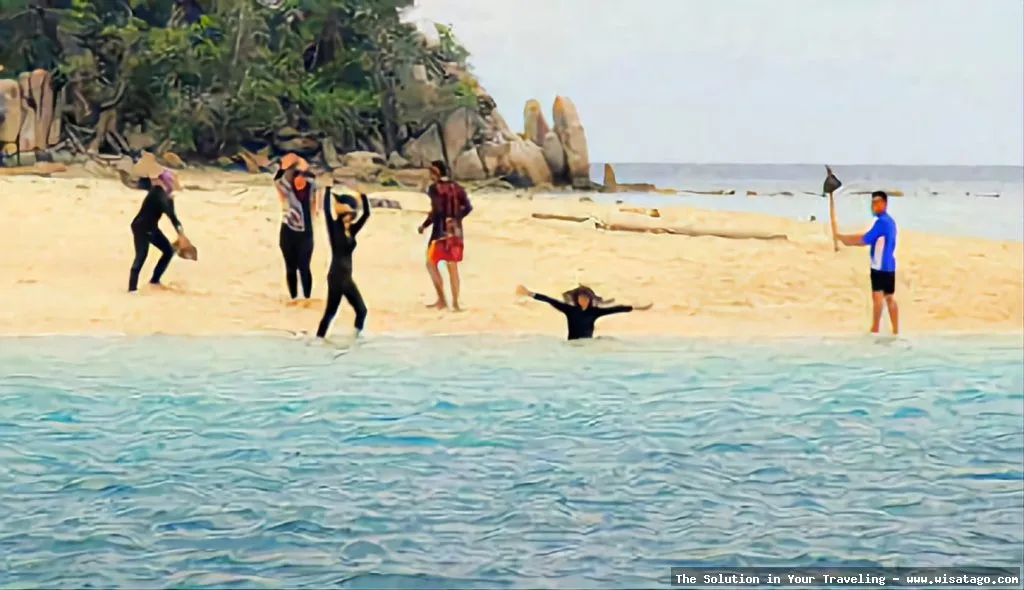 Wisata Pulau Ayam, pantai eksotis.