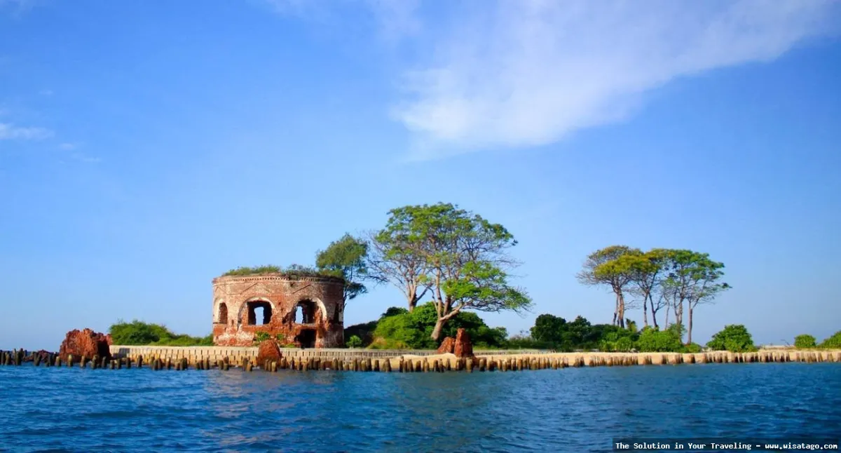 wisata Pulau Cipir yang menawan