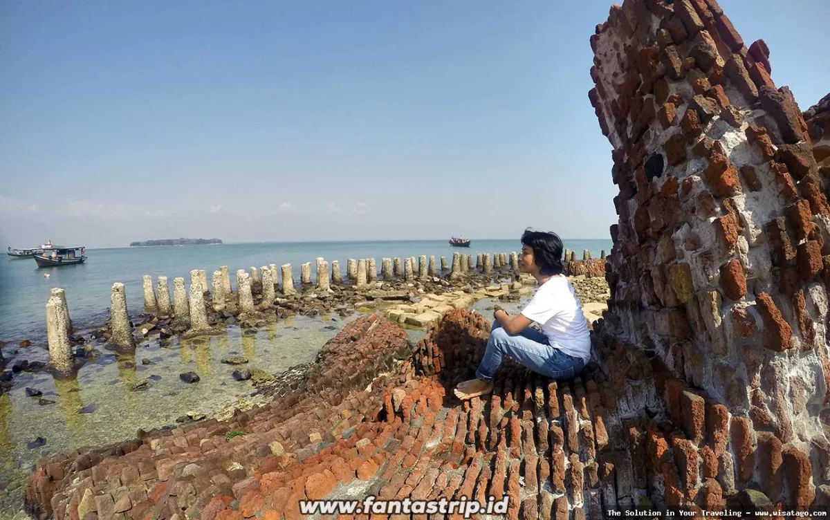 Wisata Pulau Cipir yang menawan