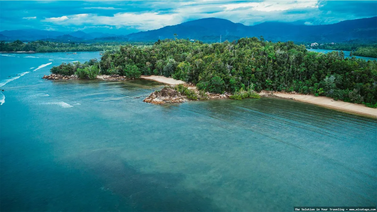 Wisata Pulau Damar, pantai yang indah
