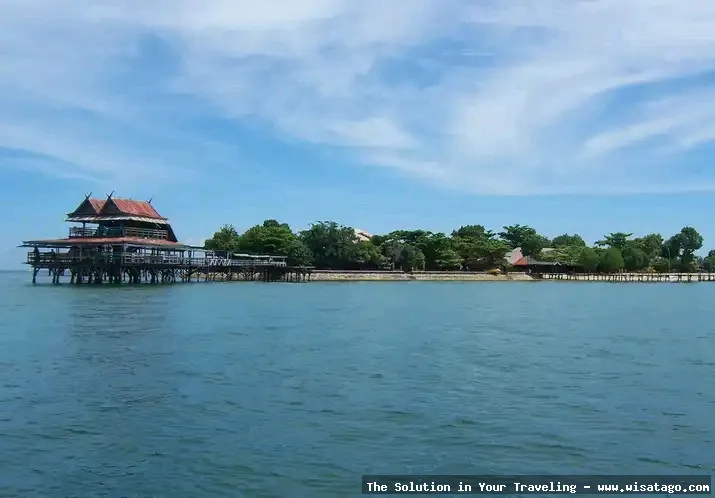 Wisata Pulau Kayangan, pemandangan indah.