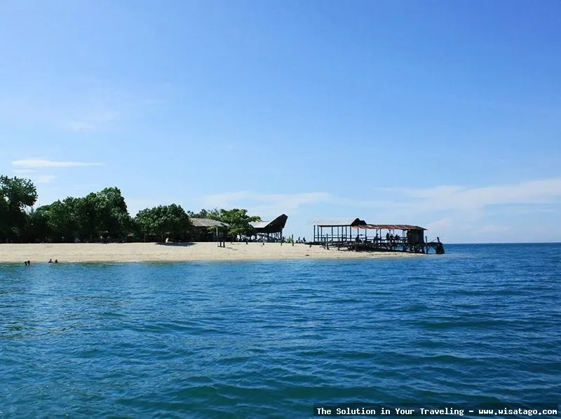 Wisata Pulau Kayangan yang mempesona.