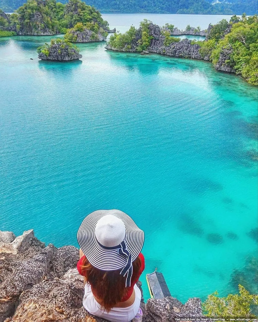 Wisata Pulau Kayangan: keindahan memukau.