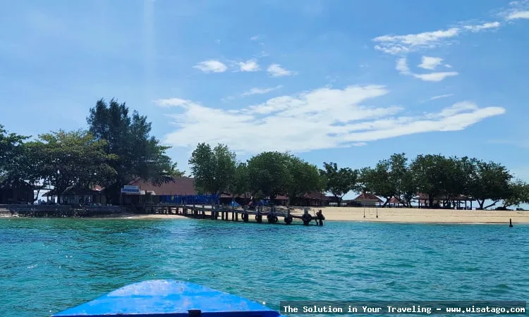Wisata Pulau Kayangan yang mempesona.