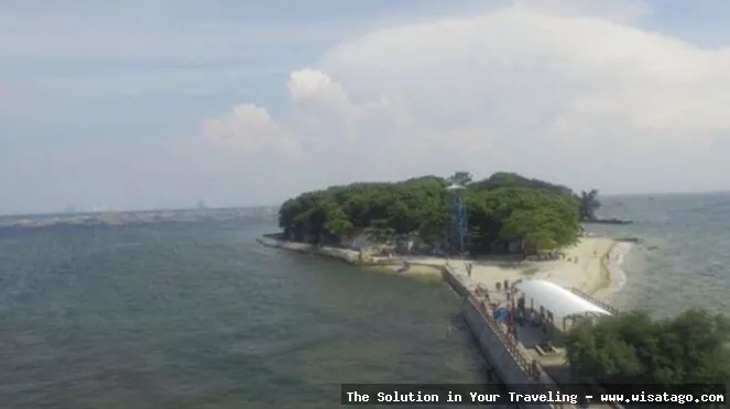 Wisata Pulau Kayangan yang mempesona.