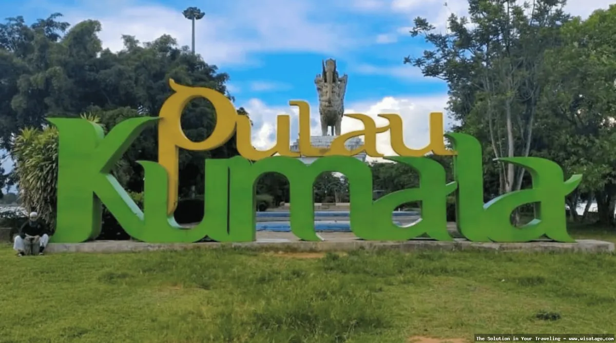 Wisata Pulau Kumala: keindahan alami.