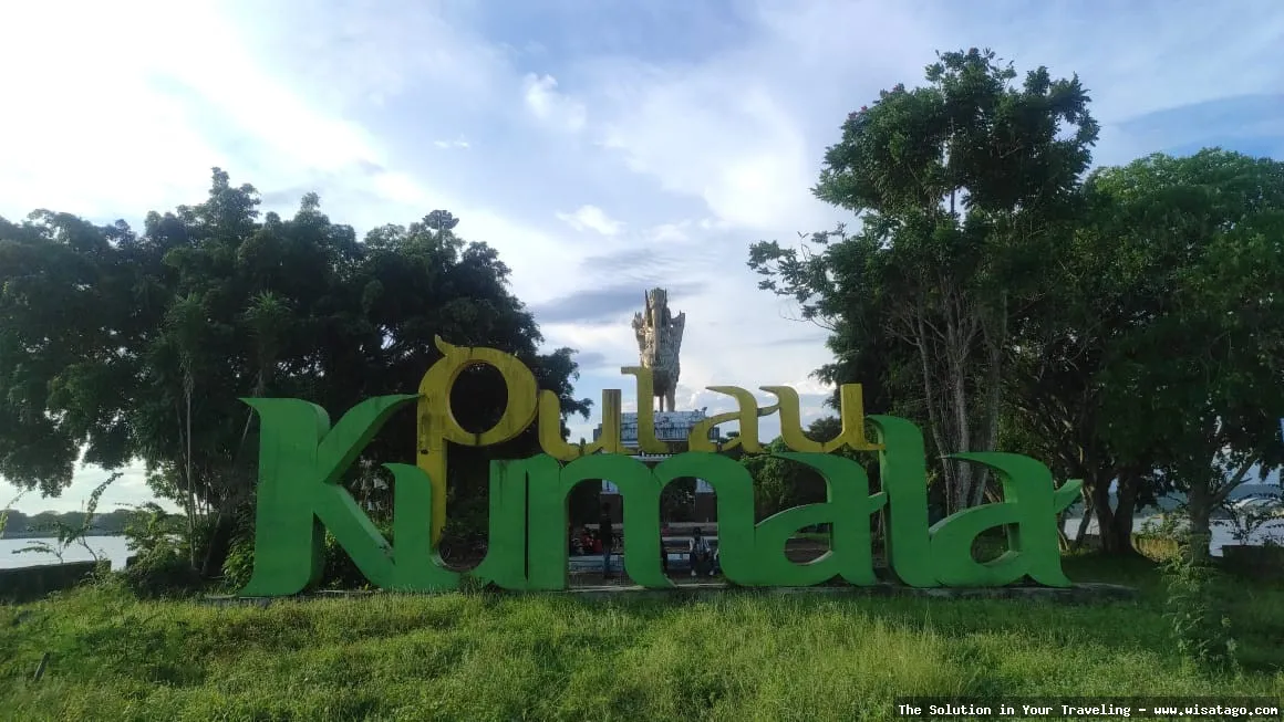Wisata Pulau Kumala: keindahan alami.