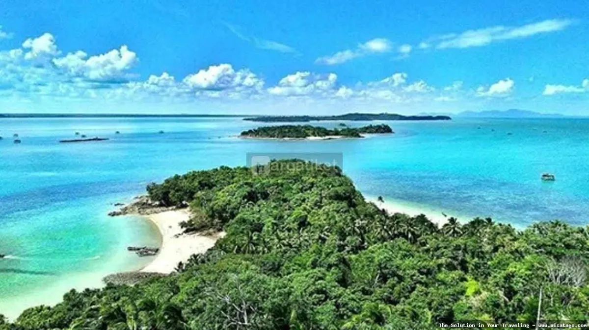 wisata Pulau Lampu: pantai eksotis.