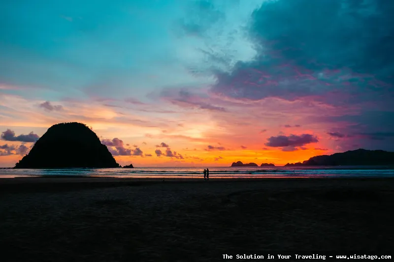 Wisata Pulau Merah nikmati keindahan alam