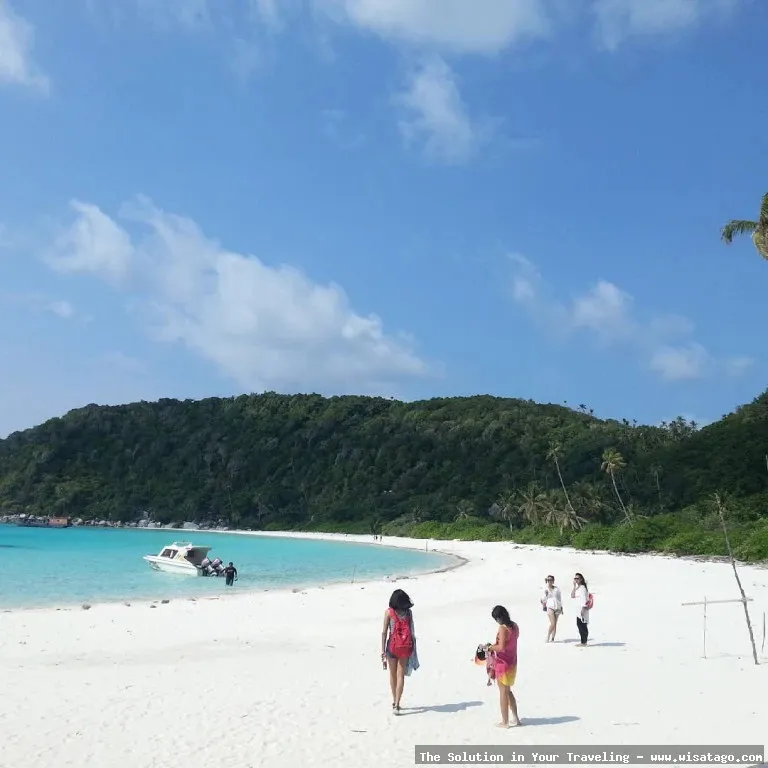 Wisata Pulau Penjalin, pantai berpasir putih