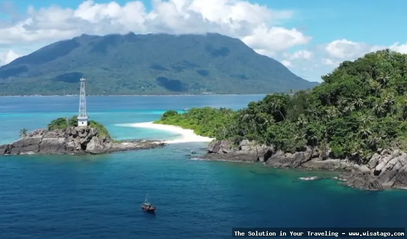Wisata Pulau Senoa: pantai yang indah